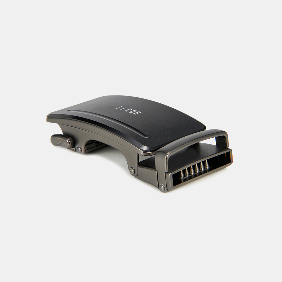 Toàn bộ bề mặt được xử lý nhám lỳ, tạo hiệu ứng lì sang trọng, đồng thời hạn chế trầy xước trong quá trình sử dụng