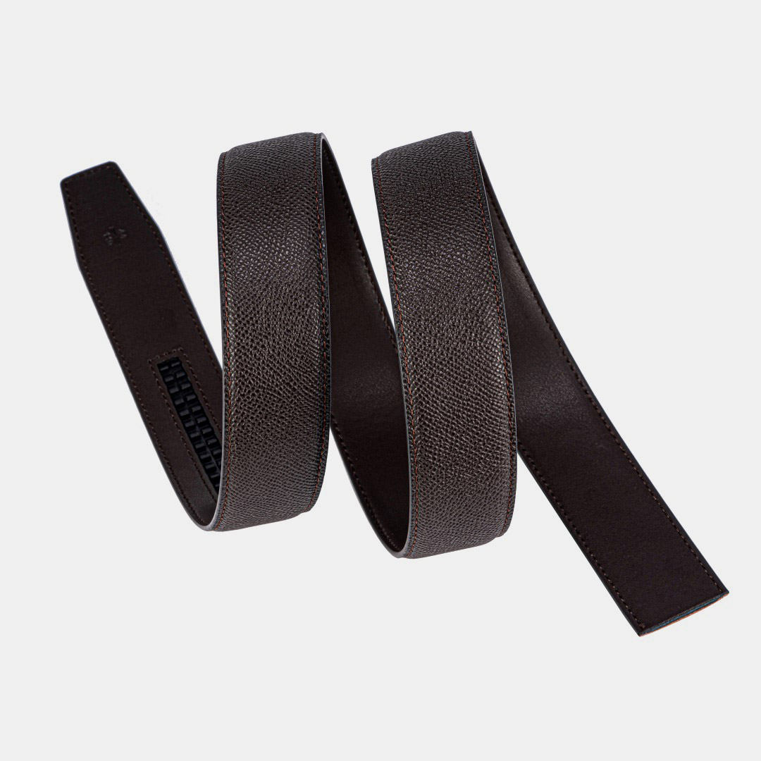 Mỗi đường chỉ đều được thực hiện cẩn thận, tỉ mỉ, tạo nên sự chắc chắn và tăng thêm tính thẩm mỹ cho sản phẩm