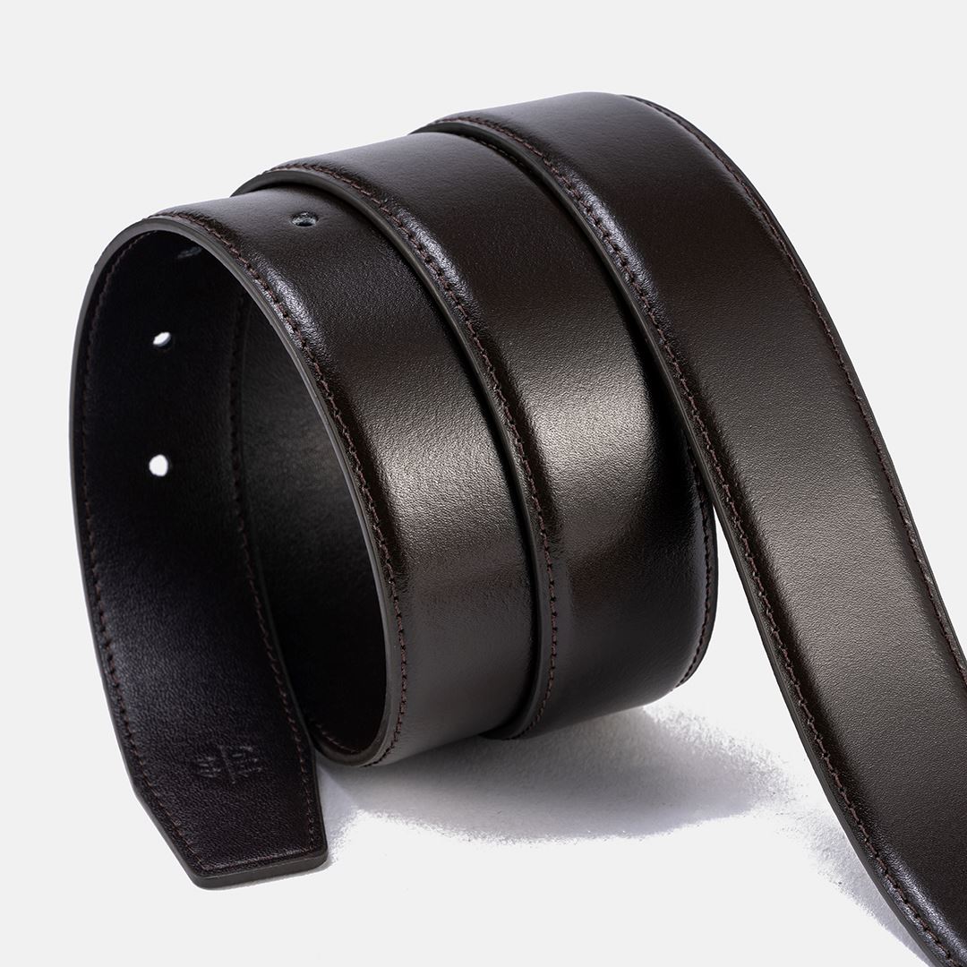 Được chế tác từ chất liệu da bò Italia cao cấp, LECOS - LDB7 mang đến một cảm giác mềm mại ngay từ lần chạm đầu tiên