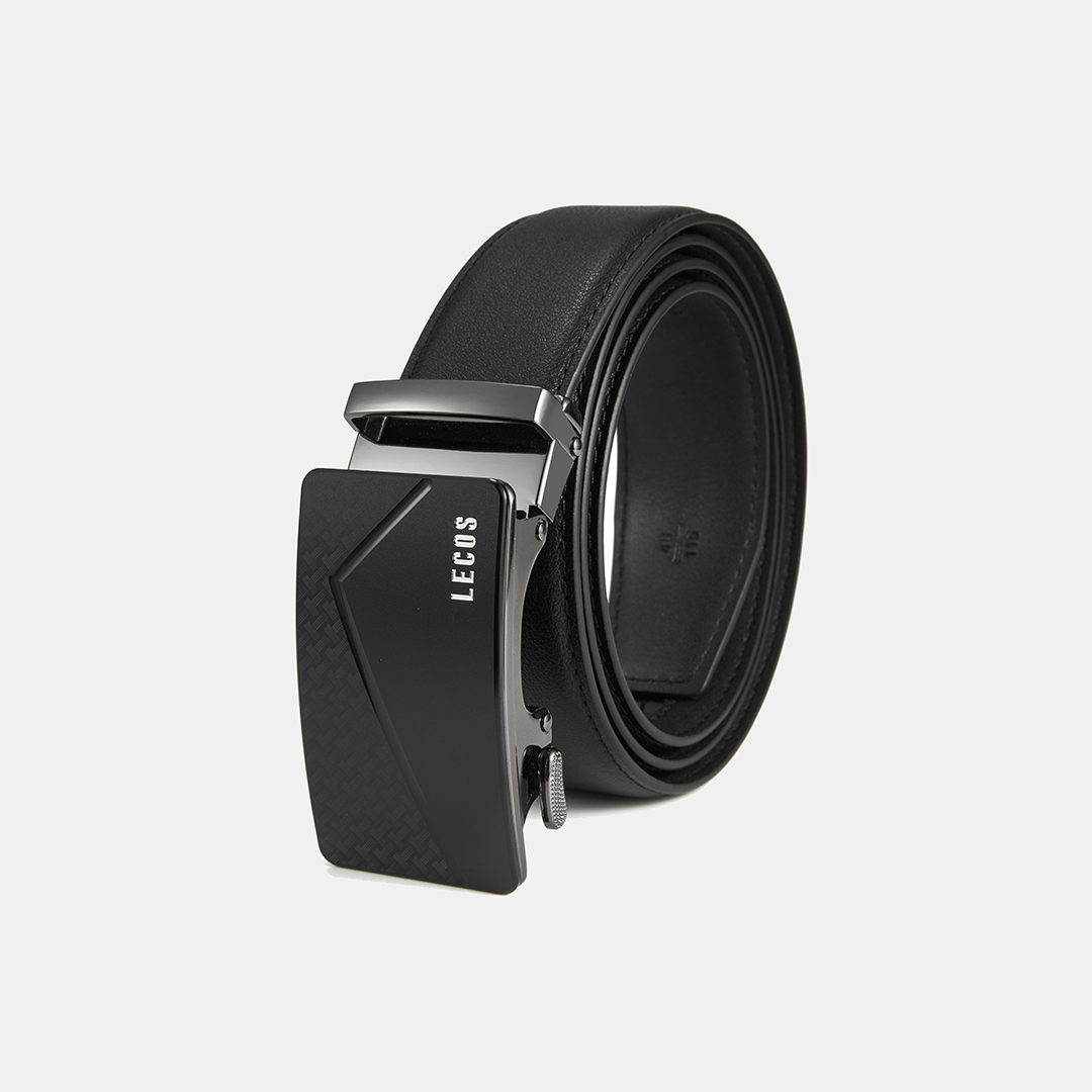 Được chế tác từ da bò cao cấp, LD17 sở hữu bề mặt da tự nhiên, mềm mịn, độ đàn hồi tốt và khả năng chống nứt gãy vượt trội, đảm bảo độ bền cao