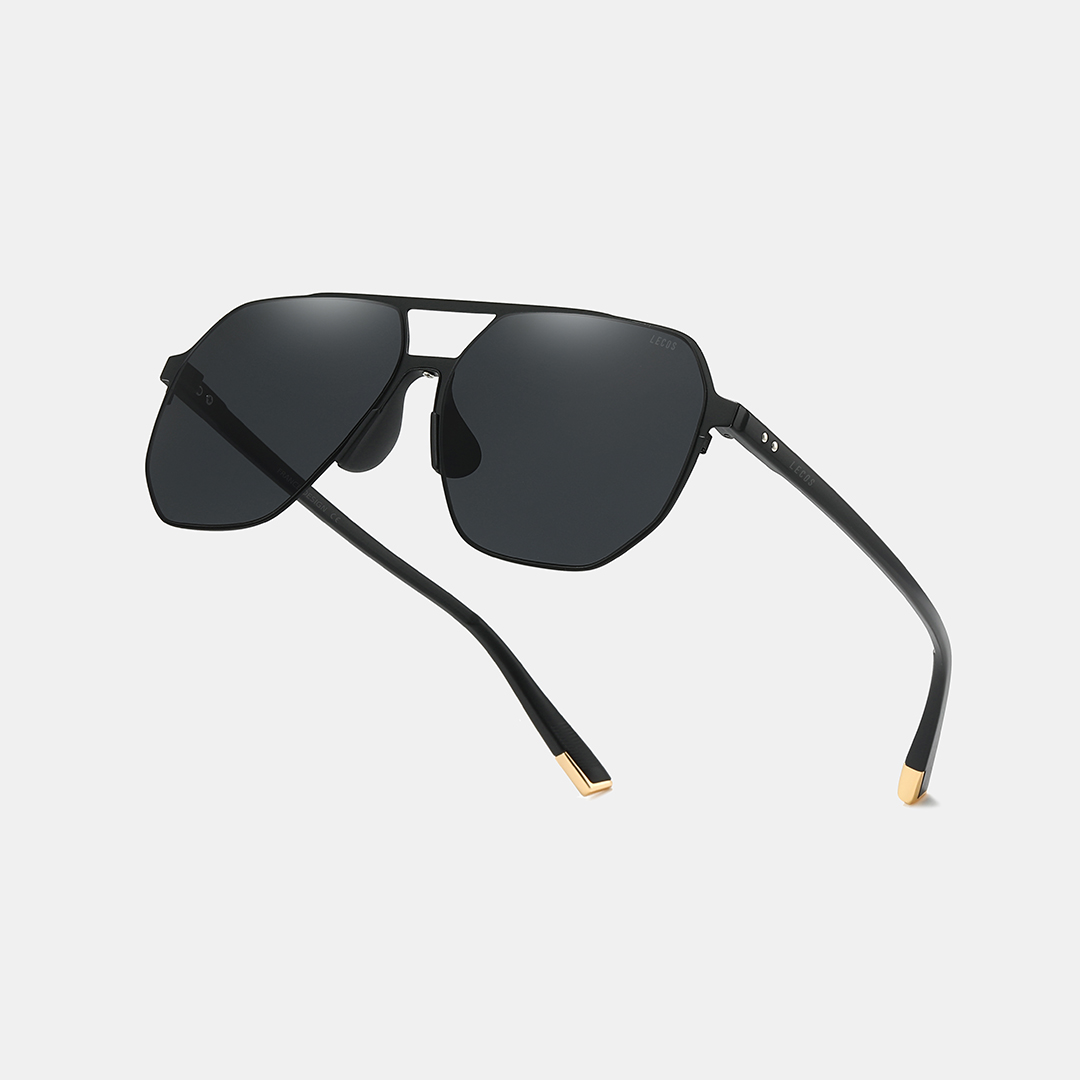 Gọng kính làm từ thép không gỉ kết hợp nhựa TR90 cao cấp, vừa chắc chắn, bền bỉ, vừa đảm bảo sự nhẹ nhàng và thoải mái khi đeo trong thời gian dài