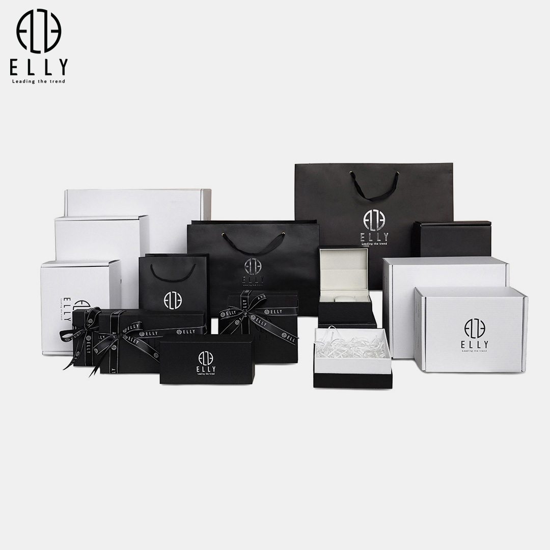 Bao bì sản phẩm được thiết kế sang trọng, chuyên nghiệp theo bộ nhận diện của thương hiệu với đầy đủ túi, hộp, phụ kiện đi kèm để bảo quản sản phẩm và tôn lên vẻ đẹp tinh tế, sang trọng khi làm quà tặng cho người thân, bạn bè hoặc đối tác.