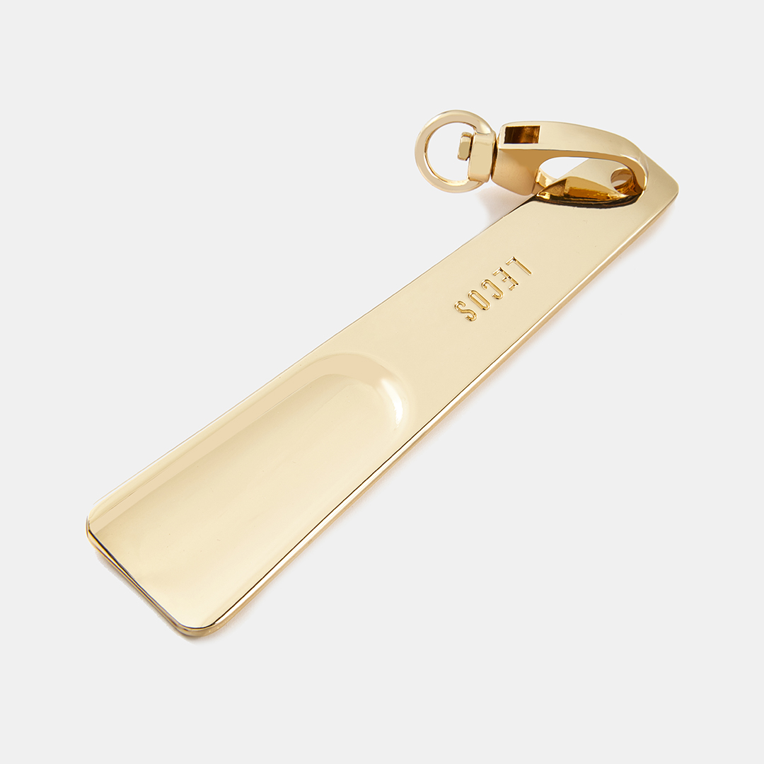 Phiên bản kim loại nguyên khối, tạo cảm giác chắc tay và sang trọng.