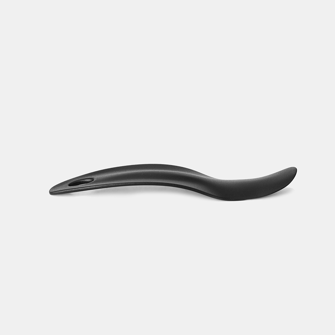 Chất liệu nhựa cứng nhẹ, bề mặt mịn giúp giữ form gót ổn định, hạn chế nhăn gãy da giày trong quá trình sử dụng