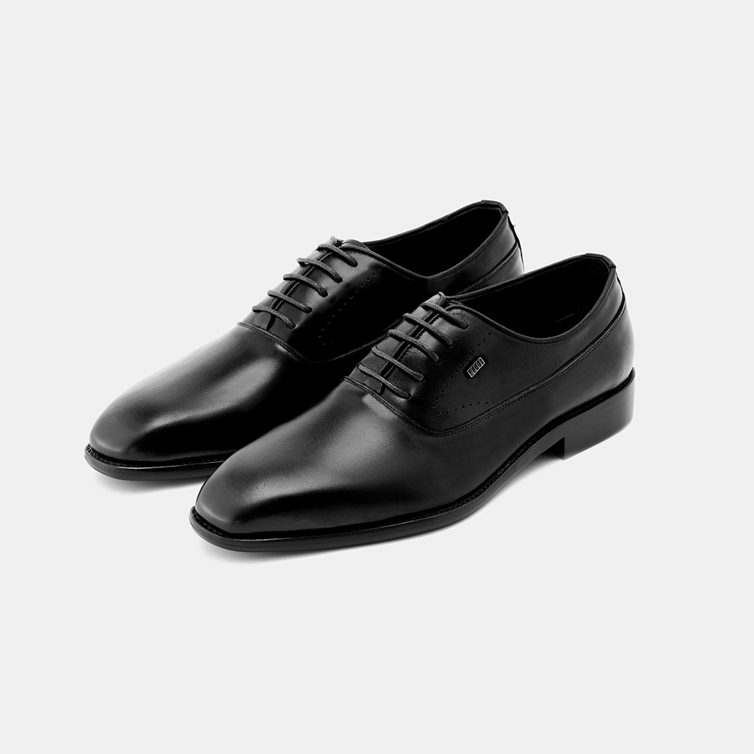 Giày nam da thật LECOS LG4 được chế tác tỉ mỉ từ da bò cao cấp, mang đến vẻ ngoài sang trọng, bền bỉ và đẳng cấp vượt thời gian