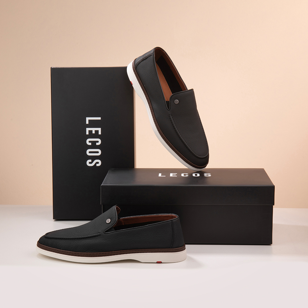 LG49 không chỉ ấn tượng về chất liệu và thiết kế mà còn linh hoạt trong nhiều phong cách: lịch lãm với quần âu và blazer, trẻ trung cùng chinos hay jeans, phóng khoáng khi mix short và áo polo