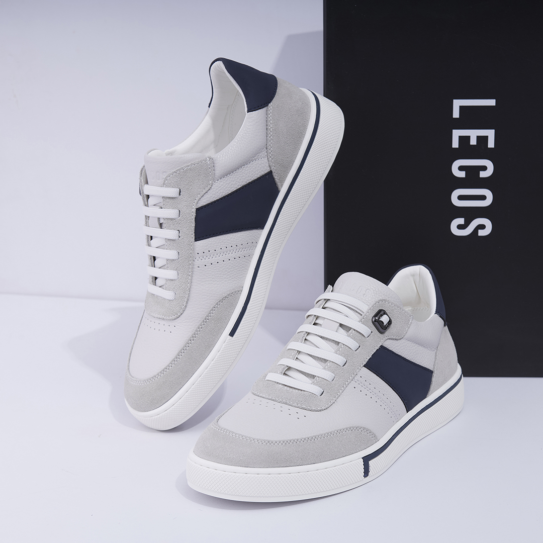 Phần thân giày được làm từ da trơn kết hợp da lộn, bề mặt mềm mại, giữ form tốt và tạo cảm giác cao cấp khi sử dụng