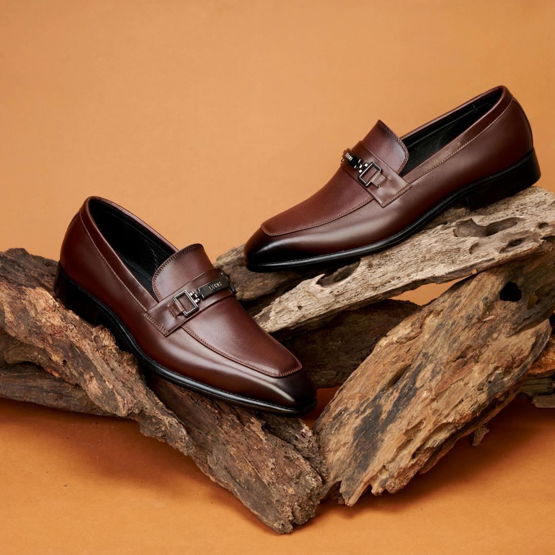 Một đôi Loafer đẹp như LECOS LG3 là item cần thiết trong tủ đồ của mọi quý ông