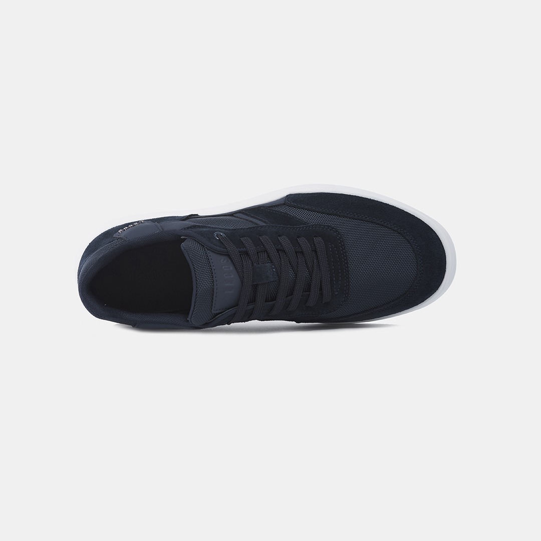 Lưỡi gà và cổ giày có đệm êm, mang lại cảm giác êm ái và giảm áp lực khi mang lâu