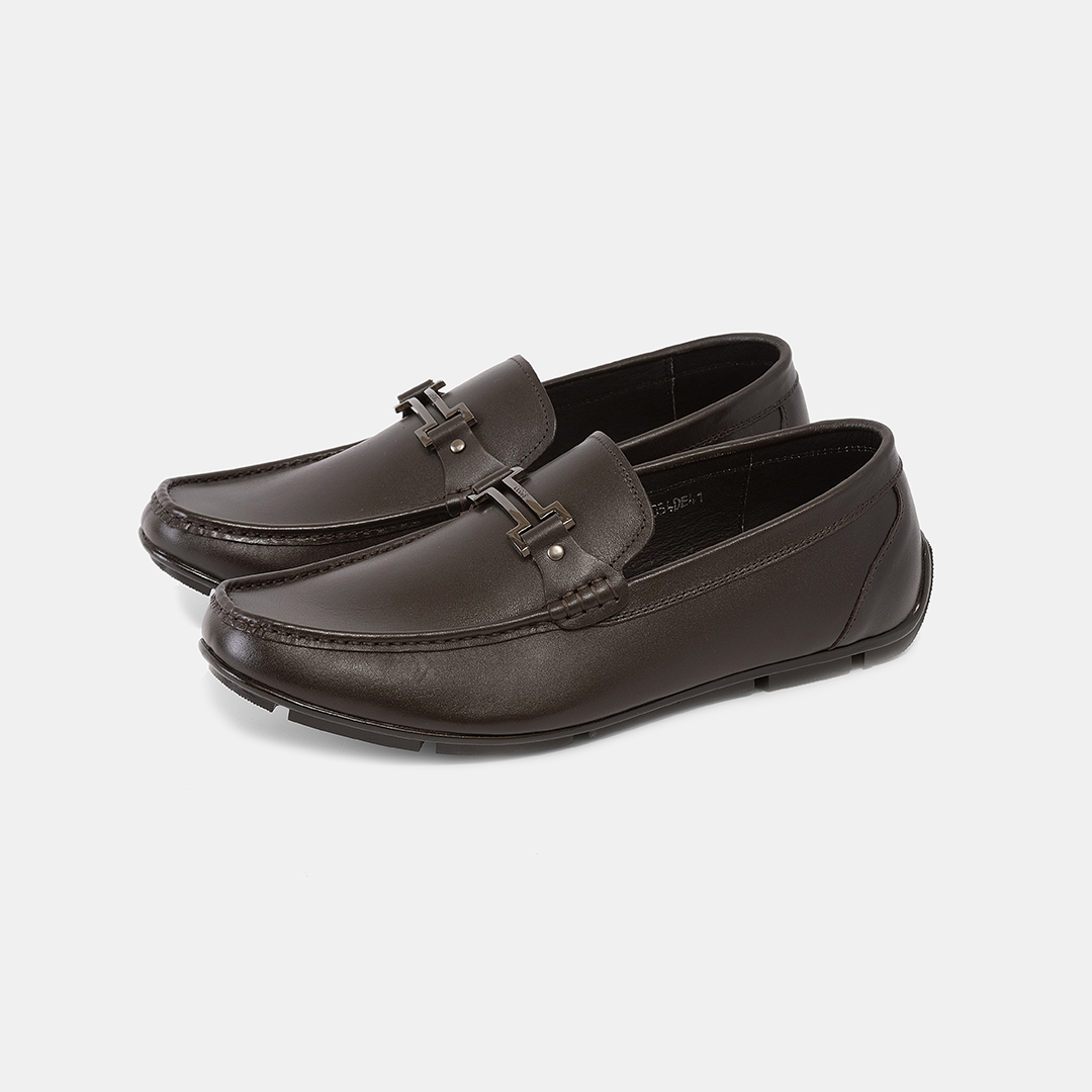 Dáng moccasin đặc trưng với cấu trúc mềm mại, mang lại cảm giác nhẹ nhàng khi di chuyển