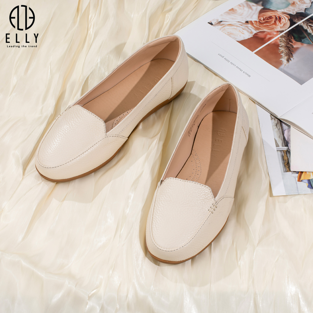 Có đường chỉ khâu nổi ở phần mũi và hai bên thân giày, làm tăng tính thẩm mỹ và độ bền