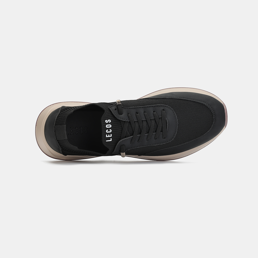 Cổ giày chun co giãn ôm sát cổ chân, kết hợp lưỡi gà liền thân mang lại cảm giác ôm chân và linh hoạt khi vận động.