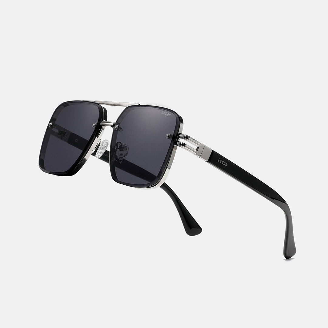 Tròng kính phân cực Polarized bền bỉ có khả năng chống tia cực tím UV400 gây hại cho mắt, chống chói lóa, tạo hình ảnh rõ nét và tăng độ tương phản màu sắc, giúp người đeo kính quan sát tốt hơn