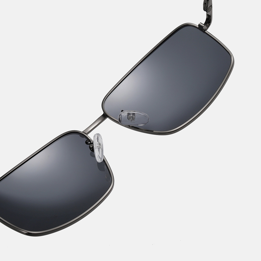 Đệm mũi silicon mềm mại, giúp giảm áp lực lên sống mũi, mang lại cảm giác êm ái, thoải mái và hạn chế trơn trượt khi đeo trong thời gian dài