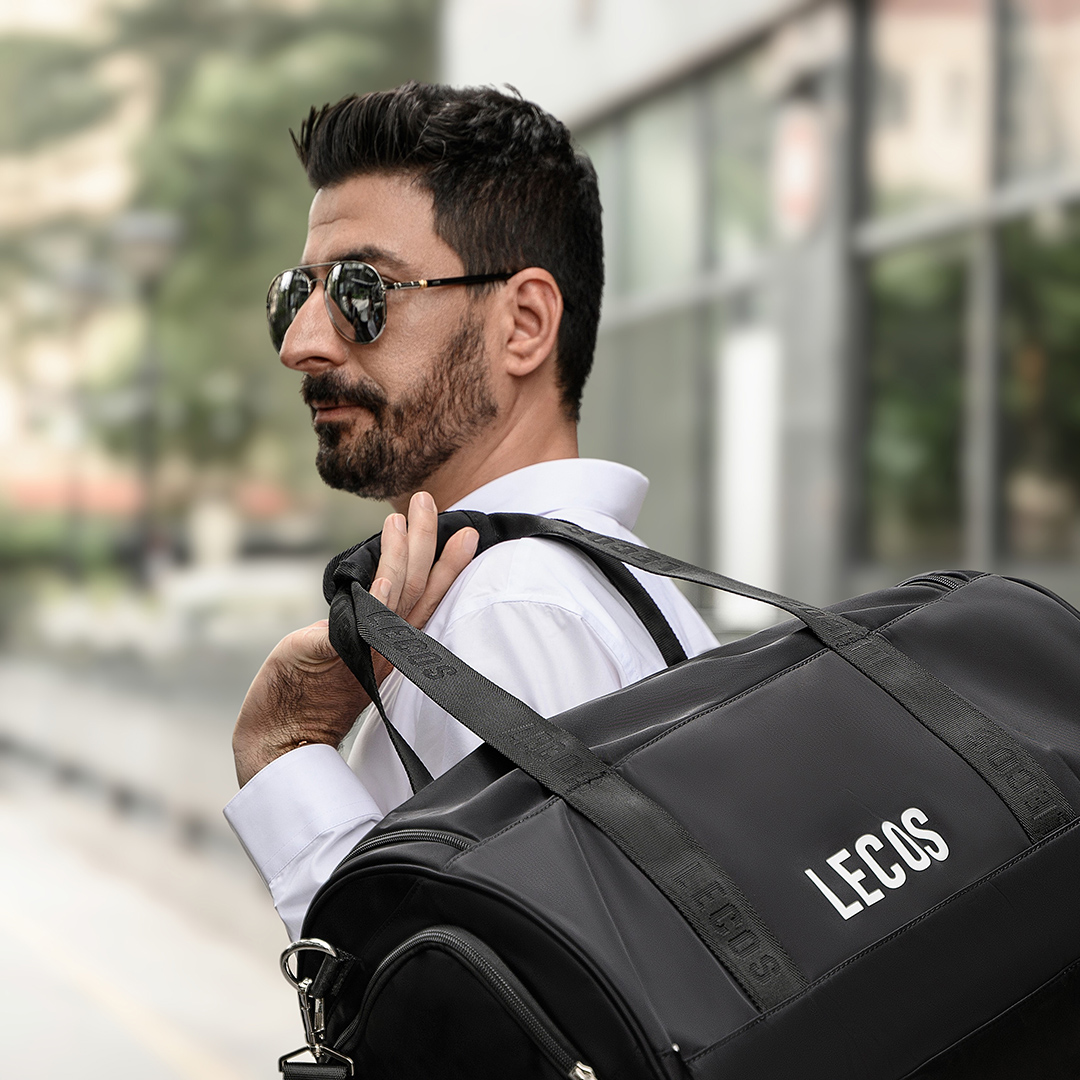 Với phom dáng mạnh mẽ và nam tính, LECOS - LK35 dễ dàng mix & match với mọi phong cách thời trang