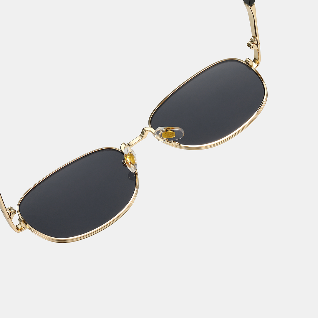 Mắt kính PC chất lượng cao chuẩn UV400 giúp chống tia cực tím, bảo vệ mắt tối ưu trước ánh nắng gay gắt, giảm chói và chống mỏi mắt, cho bạn tầm nhìn rõ nét và thoải mái trong mọi điều kiện ánh sáng