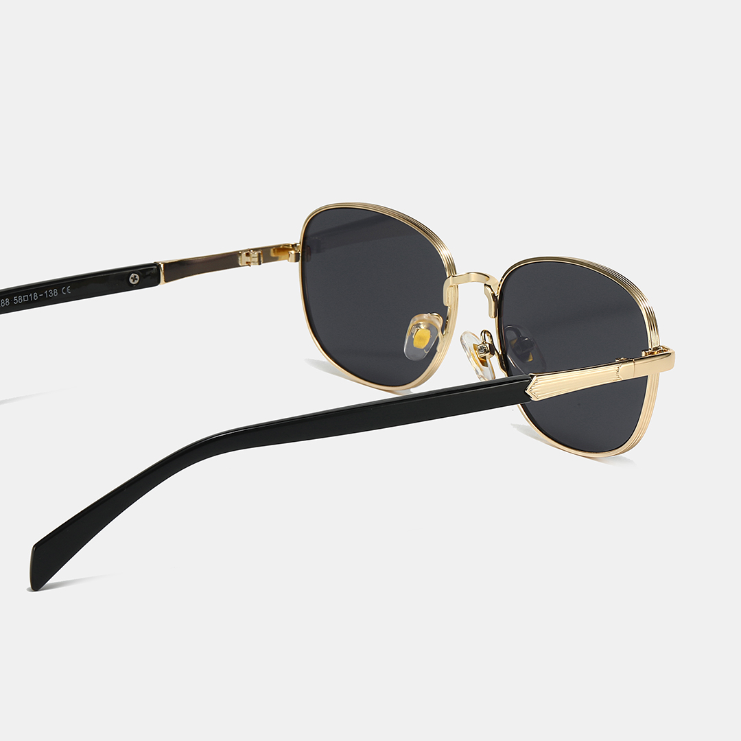 Thiết kế form tròn bầu (round-square) kết hợp giữa nét cổ điển và hiện đại, tạo nên tổng thể hài hòa, dễ dàng tôn lên các đường nét gương mặt