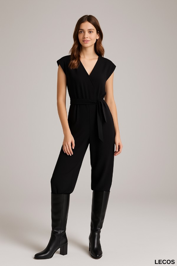 Phối đồ boot cổ cao với jumpsuit