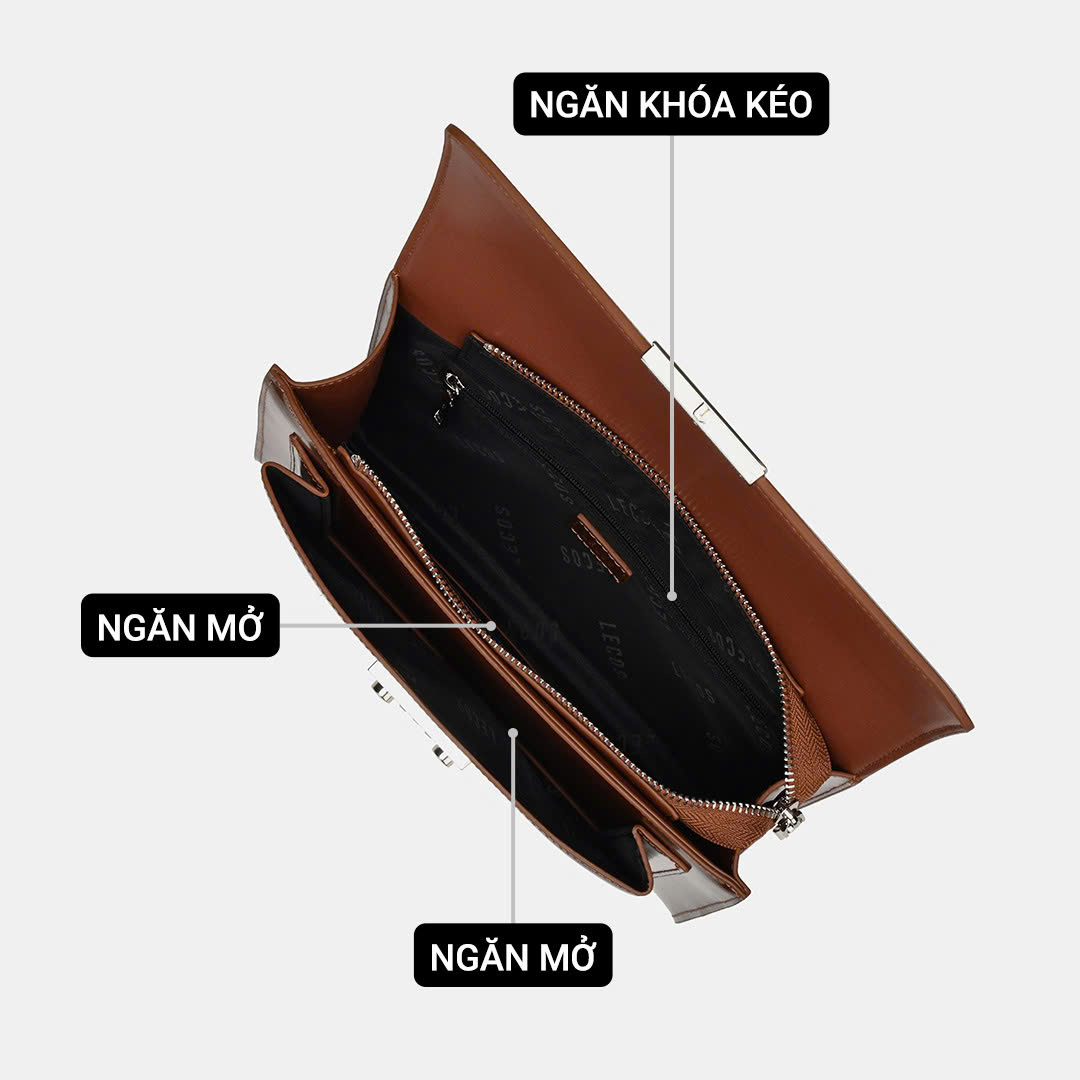 Clutch với 1 ngăn chính lớn có khóa kéo, một ngăn phụ mở, một ngăn phụ có khoá kéo giúp quý ông dễ dàng sắp xếp đồ đạc ngăn nắp và tiện lợi