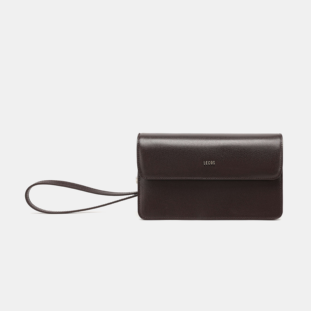 Clutch có họa tiết vân da nhỏ sang trọng, độ bóng cao, bề mặt da thật Italia mềm mại
