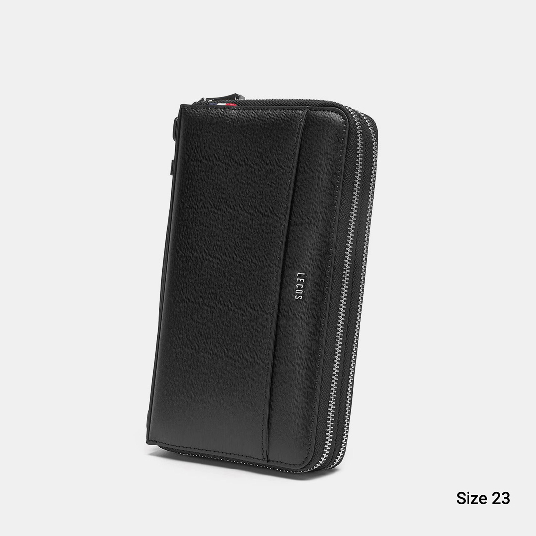 Thiết kế mặt trước clutch có một ngăn phụ mở có thể để vật nhỏ như thẻ, giấy tờ nhỏ gọn rất tiện dụng