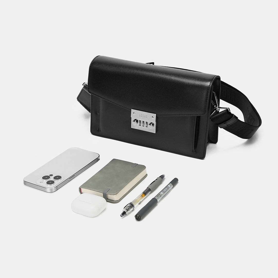 LECOS LC7 với thiết kế tương đối rộng rãi, có nhiều ngăn, có thể đựng điện thoại và nhiều đồ dùng cá nhân khác
