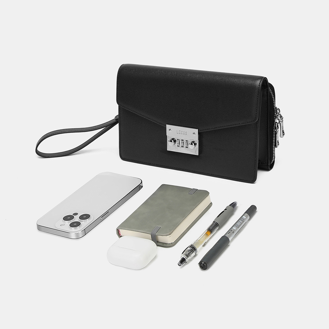 LECOS LC8 với thiết kế tương đối rộng rãi, có nhiều ngăn, có thể đựng điện thoại và nhiều đồ dùng cá nhân khác