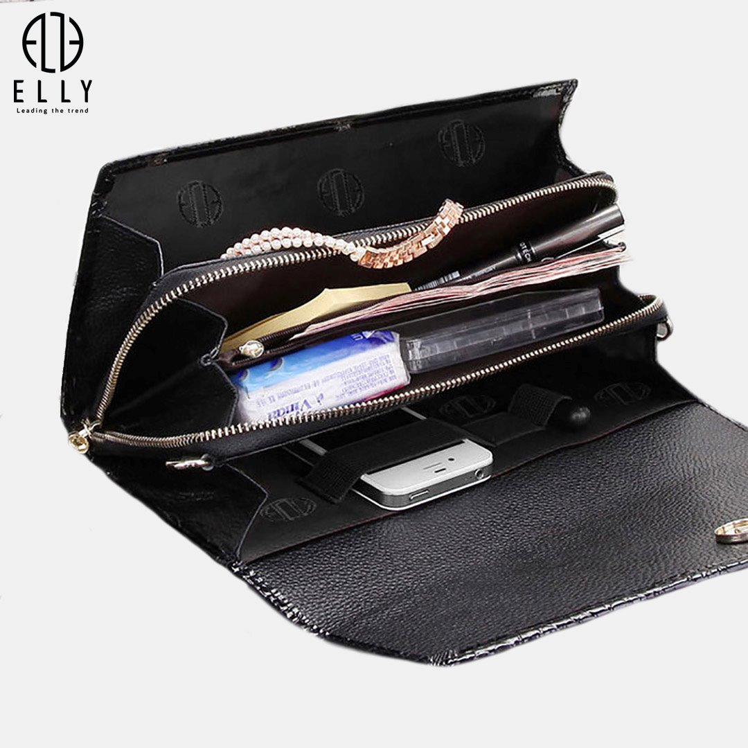 Clutch có ngăn lớn, ngăn nhỏ để bạn tha hồ đựng những đồ dùng cần thiết như ví tiền, điện thoại, mỹ phẩm, đồ trang sức, sổ tay… khi đi làm, đi chơi, dự tiệc