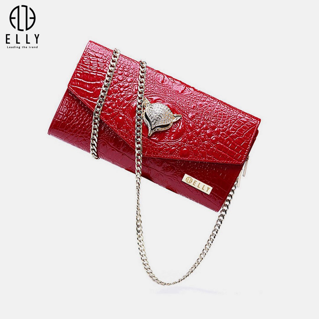 Điểm nhấn nổi bật của ELLY – EC4 là khoá clutch thiết kế sang trọng mạ vàng đính đá hình đầu cáo
