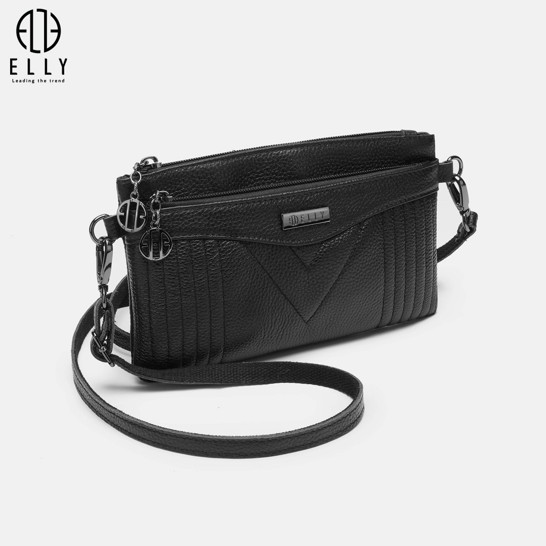 Mặt trước của túi clutch gắn tên thương hiệu ELLY