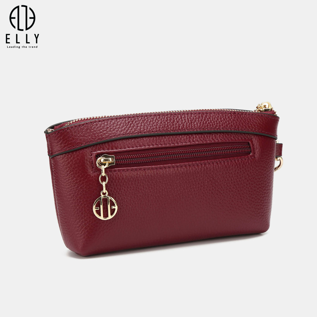 Mặt sau túi clutch được thiết kế thêm 1 túi phụ, phù hợp để đựng chìa khoá, thẻ,...