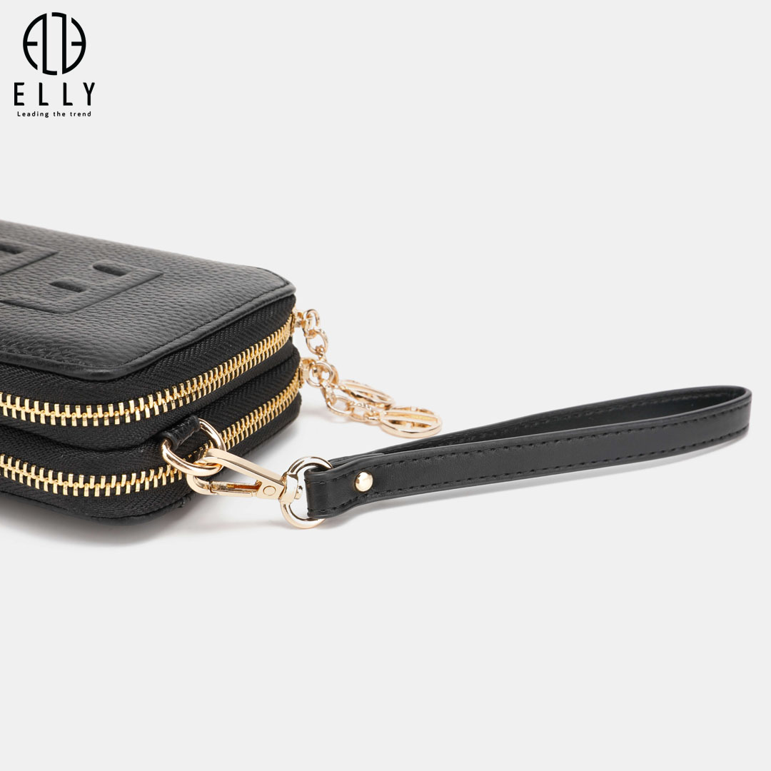 Phần tay cầm được thiết kế gọn gàng, có thể cầm dọc hoặc cầm ngang, tạo sự thoải mái và linh hoạt trong cách sử dụng