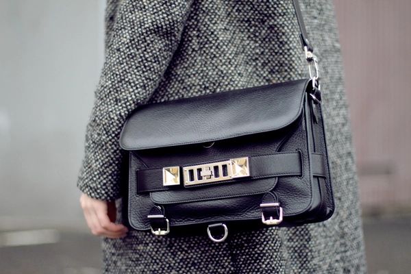 Túi xách satchel có một số điểm đặc trưng