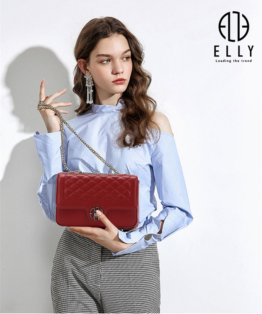Túi xách nữ ELLY – ET124 chính là phụ kiện thời trang cao cấp hoàn hảo cho những ai yêu thích sự tinh tế, sang trọng và tiện dụng