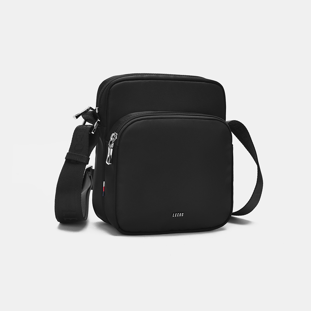 Với kiểu dáng tối giản, lịch lãm, chiếc túi này không chỉ là một món phụ kiện thời trang cao cấp mà còn là người bạn đồng hành lý tưởng từ công sở, các chuyến công tác đến những buổi dạo phố thường ngày