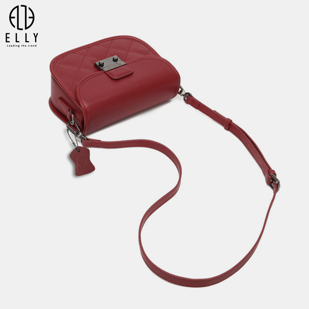 ELLY – ET127 nhỏ gọn với thiết kế hình chữ nhật đứng, phần nắp gập tinh xảo cùng khóa kim loại sáng bóng tạo nên vẻ ngoài sang trọng và thời thượng