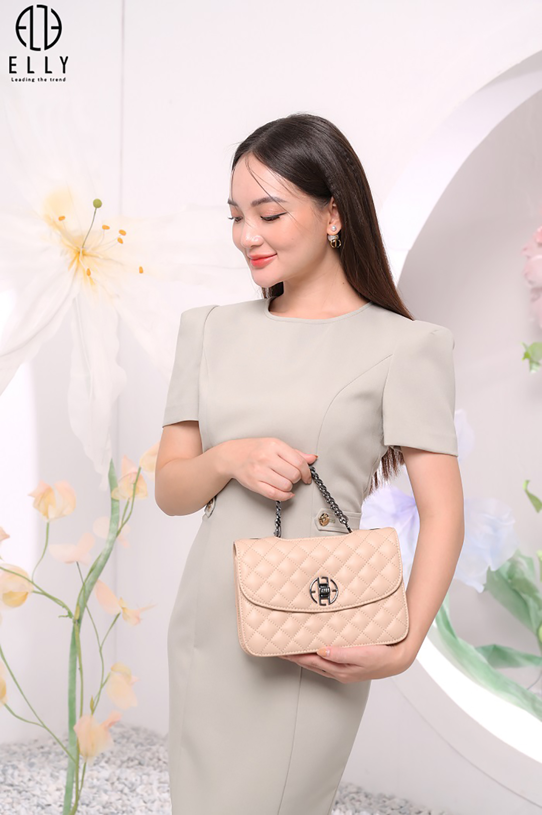 ELLY – ET131 khiến tín đồ thời trang mê mẩn, nổi bật với hiệu ứng chần chỉ nổi tinh tế rất phù hợp với các quý cô công sở