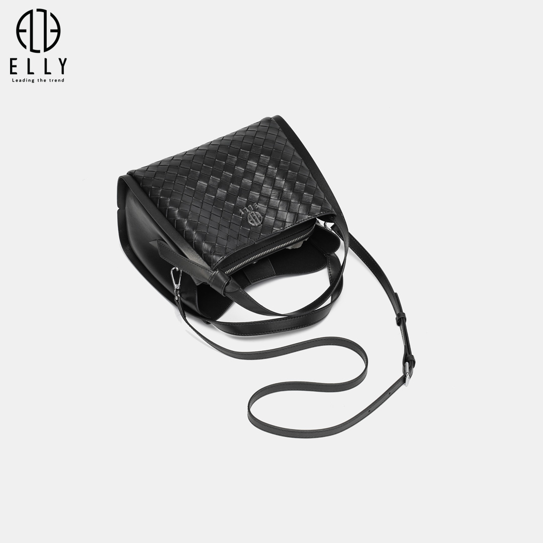Phom dáng túi cứng cáp, hiện đại, dễ dàng kết hợp với nhiều phong cách từ công sở thanh lịch đến dạo phố thời thượng