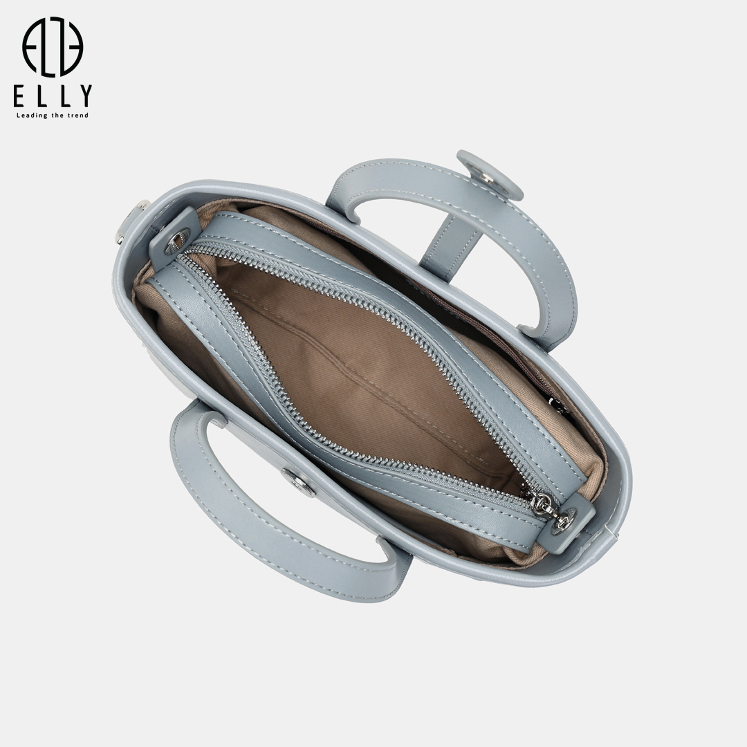 Bên trong có thêm túi khóa kéo rời, có thể đóng/mở dễ dàng bằng nút bấm kim loại, tiện lợi trong việc sắp xếp và tháo rời khi cần