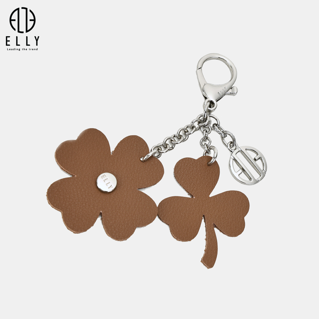 Thanh lịch và nữ tính: ET208 gây ấn tượng với chi tiết tag hoa 4 và 3 lá đầy duyên dáng, tạo điểm nhấn ngọt ngào cho tổng thể tối giản