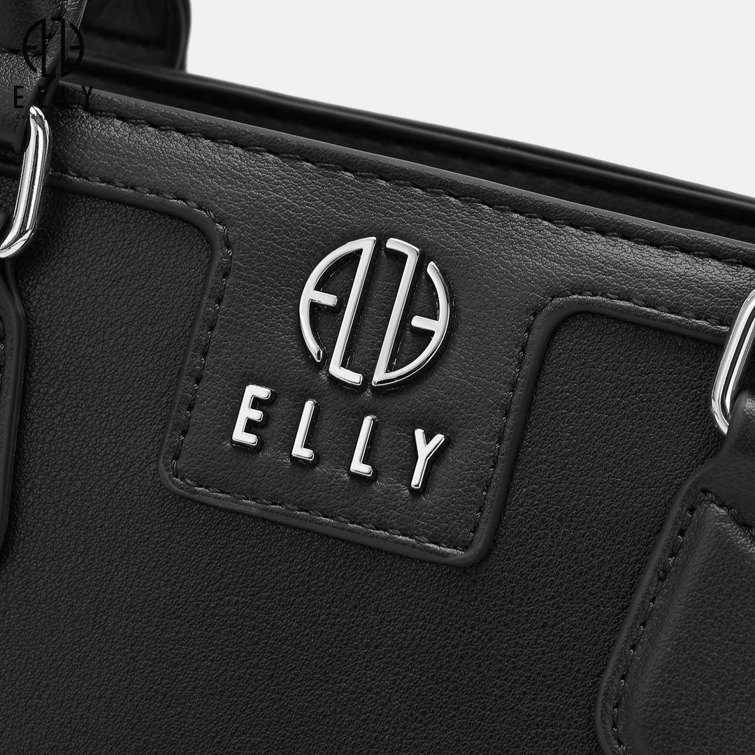 Mặt trước gắn logo ELLY màu bạc, sắc nét và nổi bật.