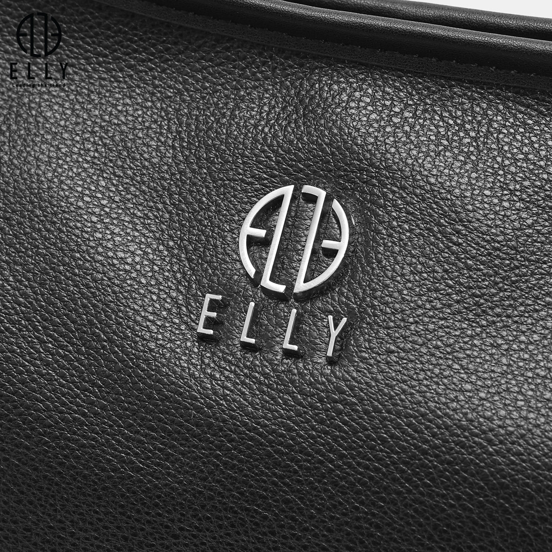 Mặt trước gắn logo kim loại ELLY màu bạc, tạo điểm nhấn tinh tế, nhận diện thương hiệu rõ nét.