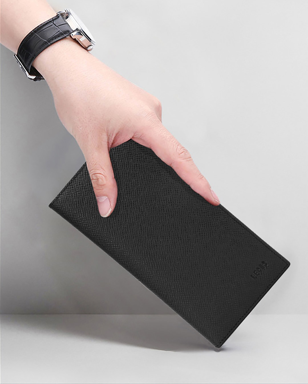 LECOS LV4 kiến tạo phong cách sang trọng nhưng không kém phần trẻ trung và lịch lãm cho phái mạnh