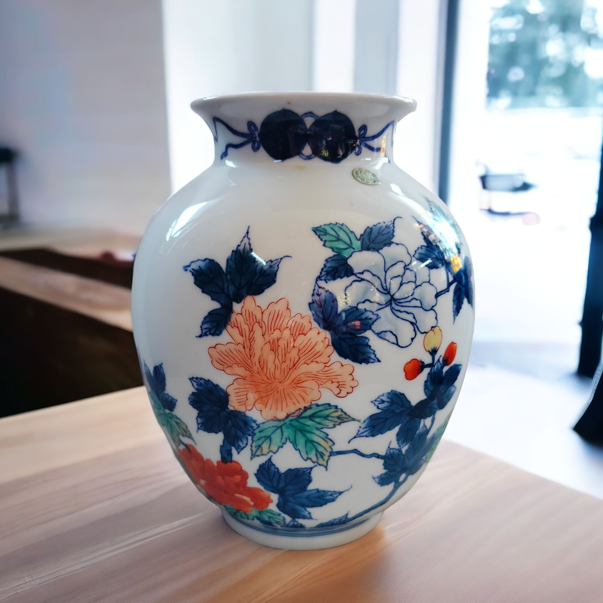 Bình họa tiết hoa mẫu đơn