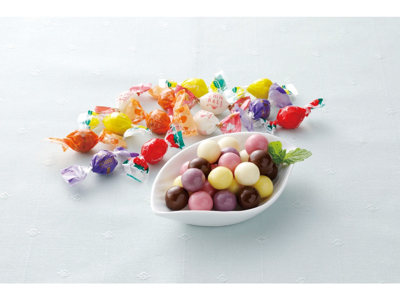 Kẹo socola tươi vị hoa quả tổng hợp Chocolate Ball Takaoka