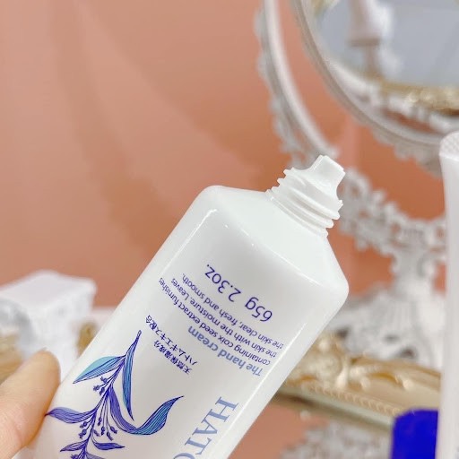 Kem dưỡng tay Hatomugi chiết xuất ý dĩ 65g