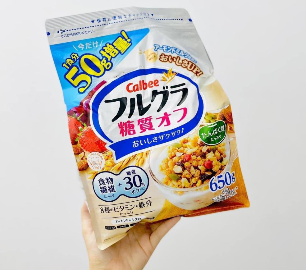 Ngũ cốc Calbee ít đường 600g (trắng)