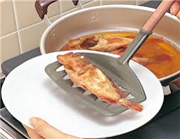 Muôi lật Inomata bản rộng chịu nhiệt