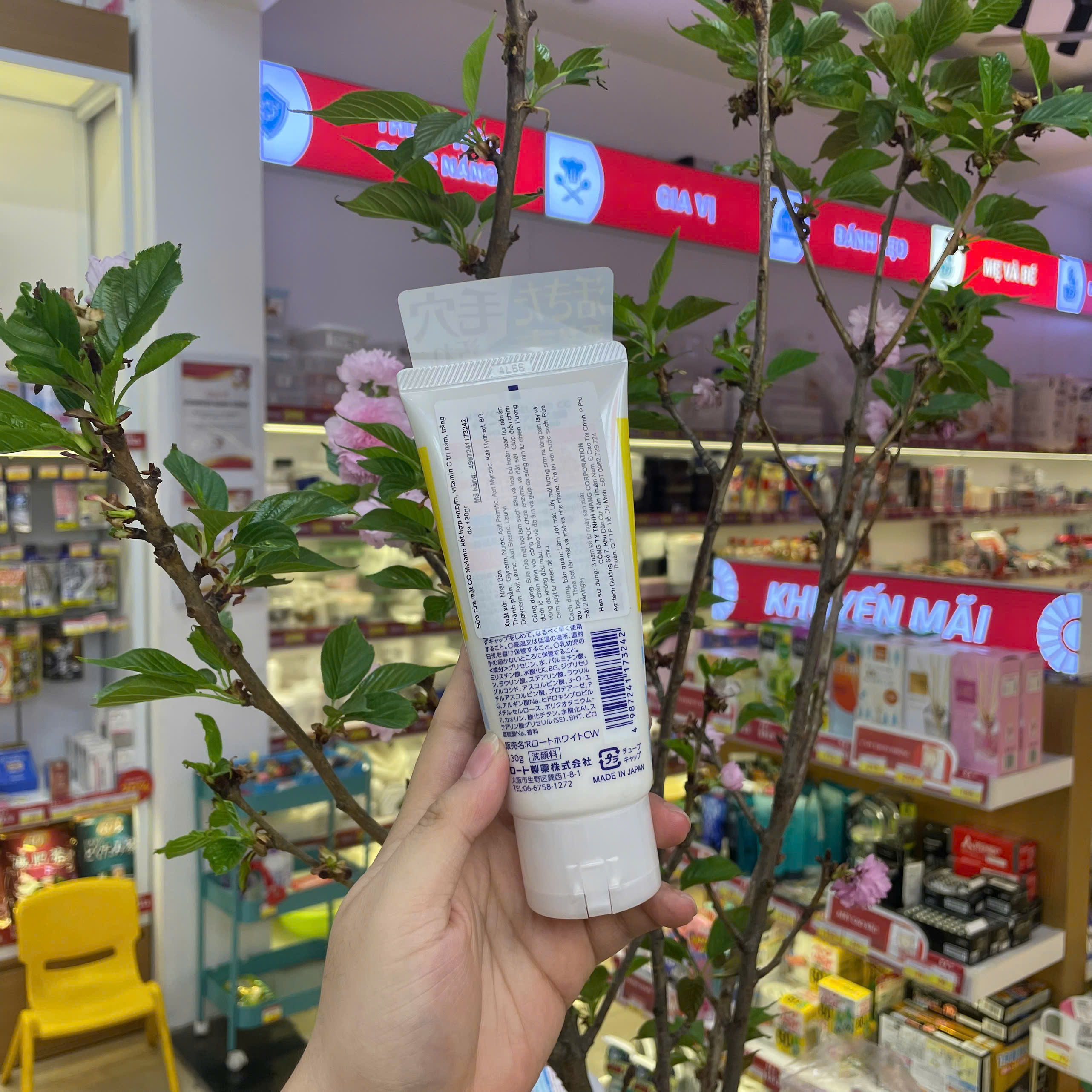 Sữa rửa mặt CC Melano kết hợp enzym, vitamin C trị nám, trắng da 130gr