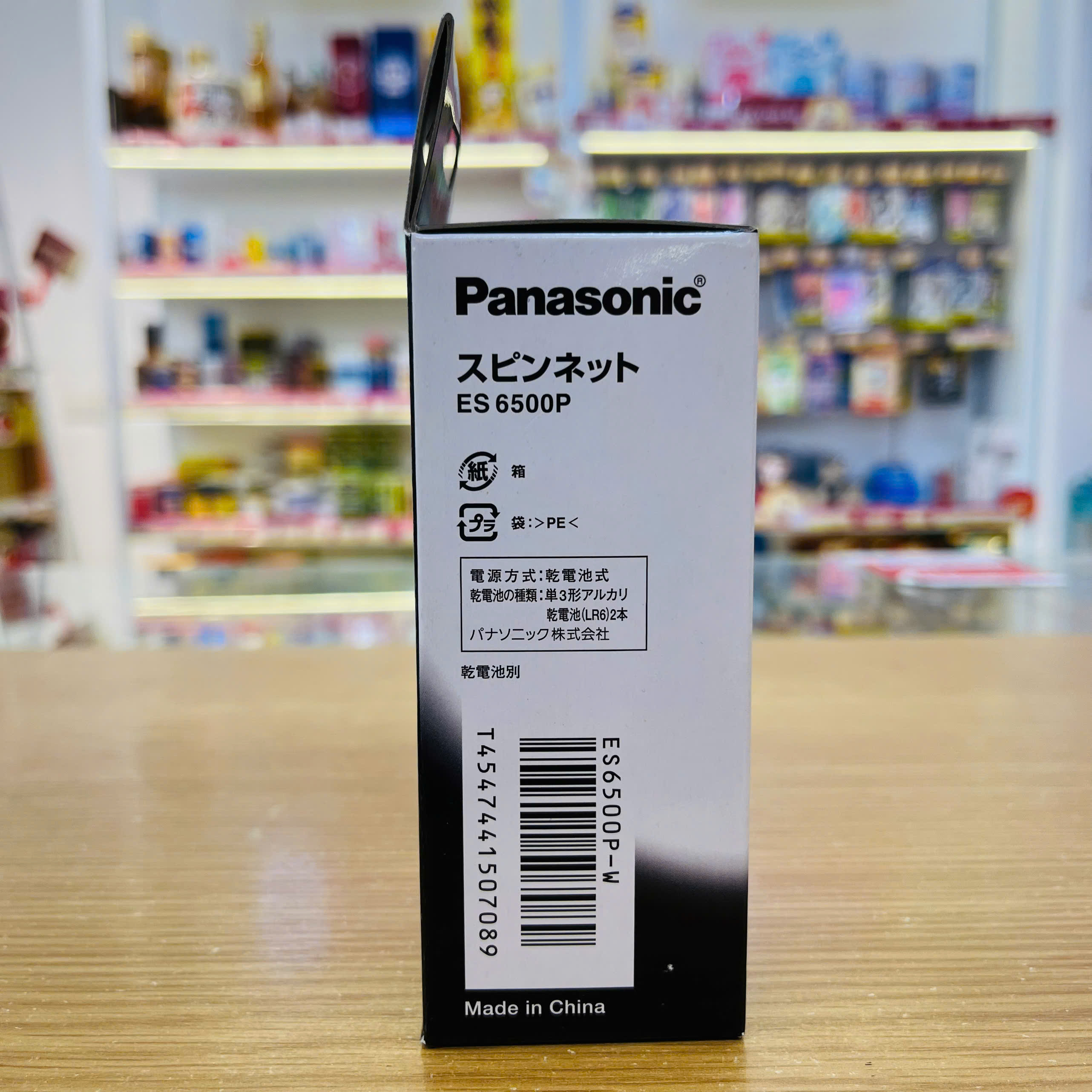 Máy cạo râu Panasonic ES6500P (Trắng)